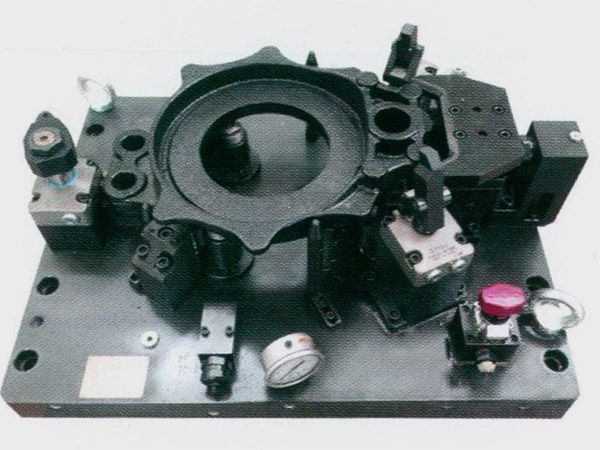 製動器(qi)底(di)闆(ban)液壓裌具